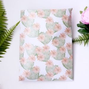 100 (10 x 13) poly mailers. Flowering cactus.
